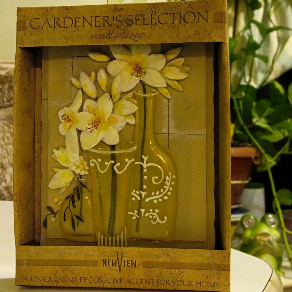 NWT Fine Art  The Gardener's Selection Gardenia Wall Plaque by New View